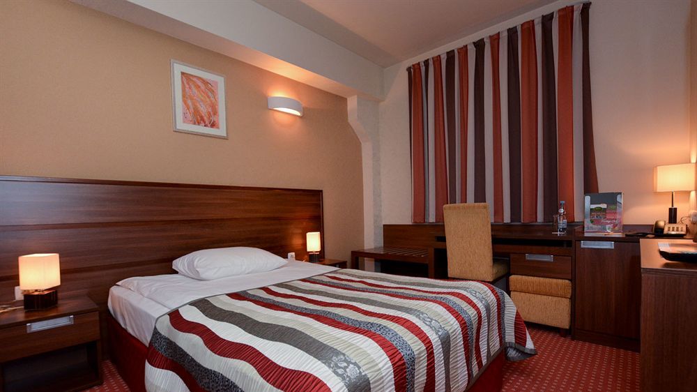 Hotel Teczowy Mlyn Kielce Exterior photo